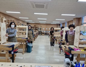 우리끼리진주 노인맞춤돌봄 생활지원사 모임입니다 활동내용 목공예 전수관에서 목공 체험 